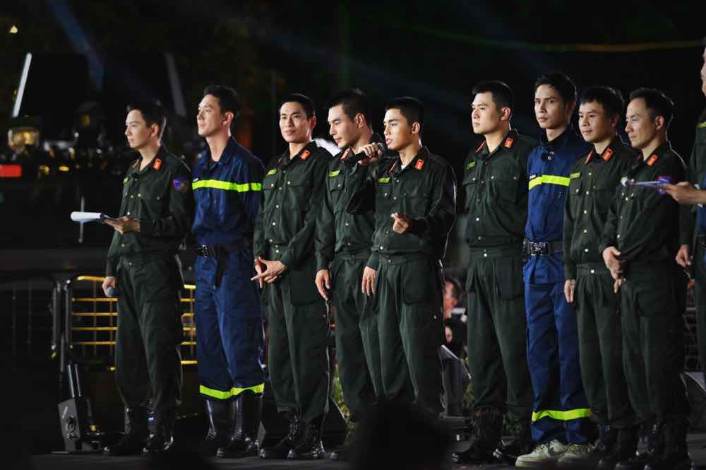 1A.254.chien-si-qua-cam-truyen-thong-spotlight-vietnam00051