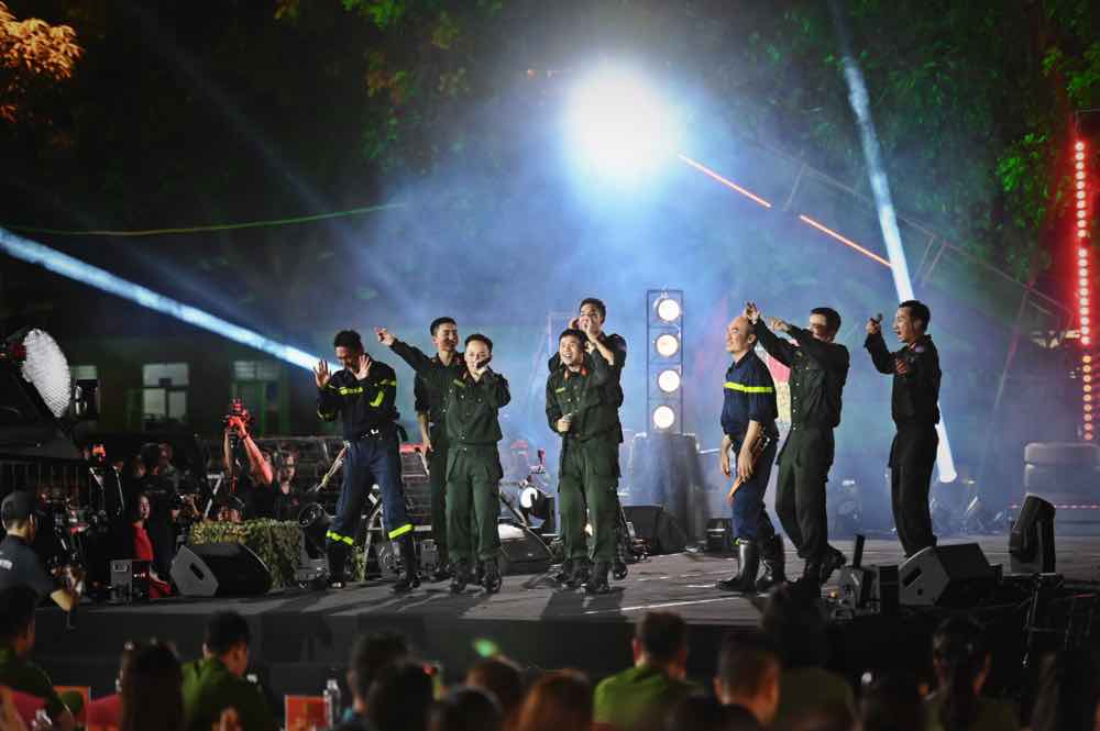 1A.254.chien-si-qua-cam-truyen-thong-spotlight-vietnam00069