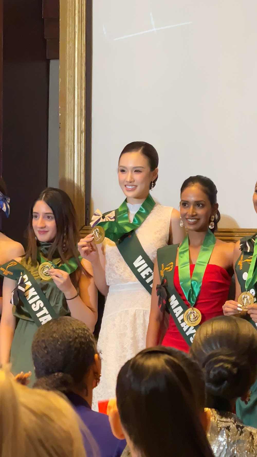 1A.259.trinh-my-anh-miss-earth-2025-truyen-thong-spotlight-vietnam00006