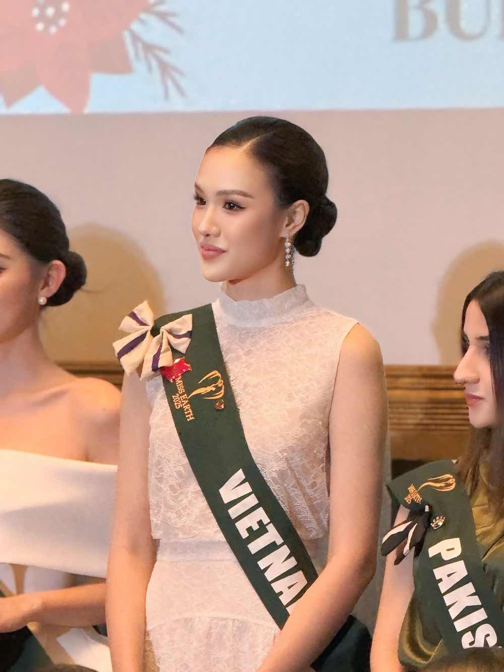 1A.259.trinh-my-anh-miss-earth-2025-truyen-thong-spotlight-vietnam00009
