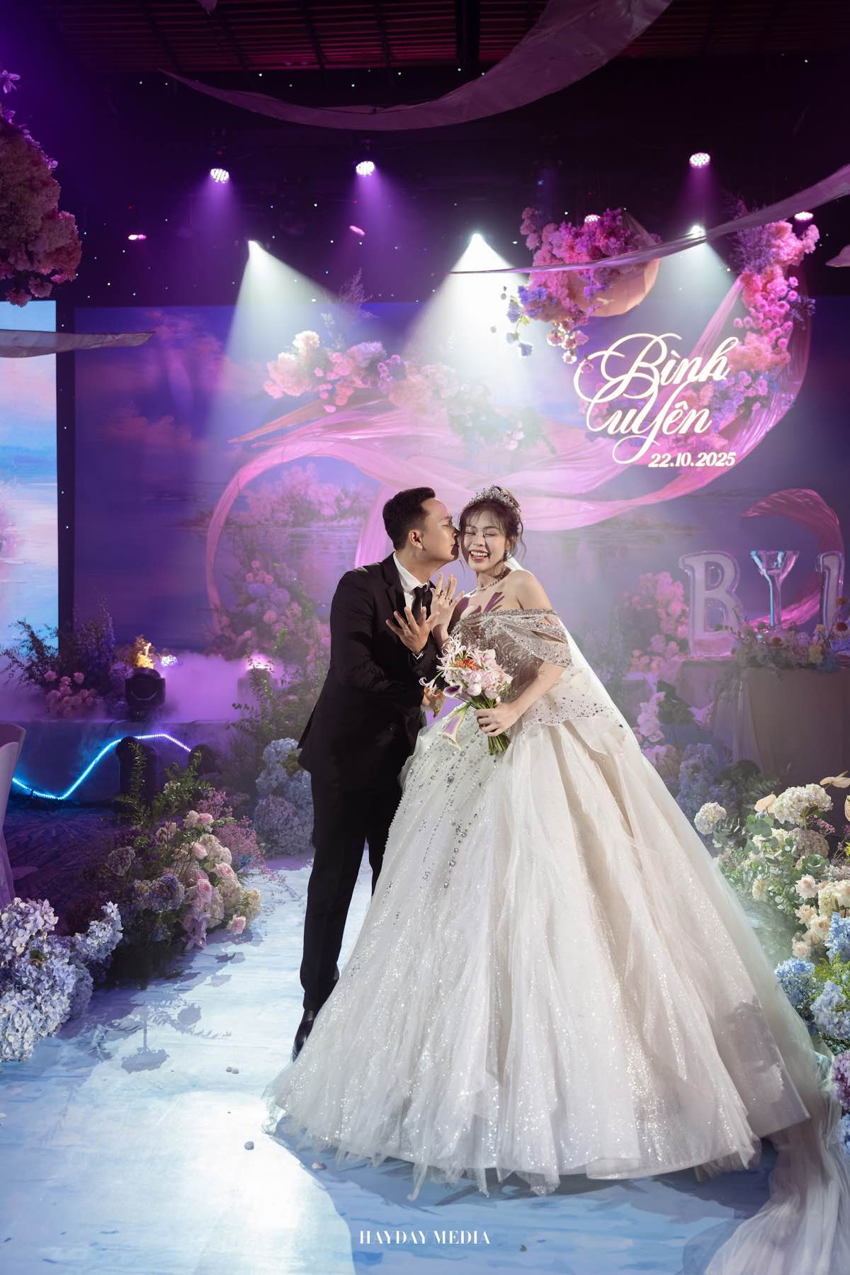 1A.260.a-hau-nguyen-hoang-phuong-uyen-chon-binh-uyen-202500003