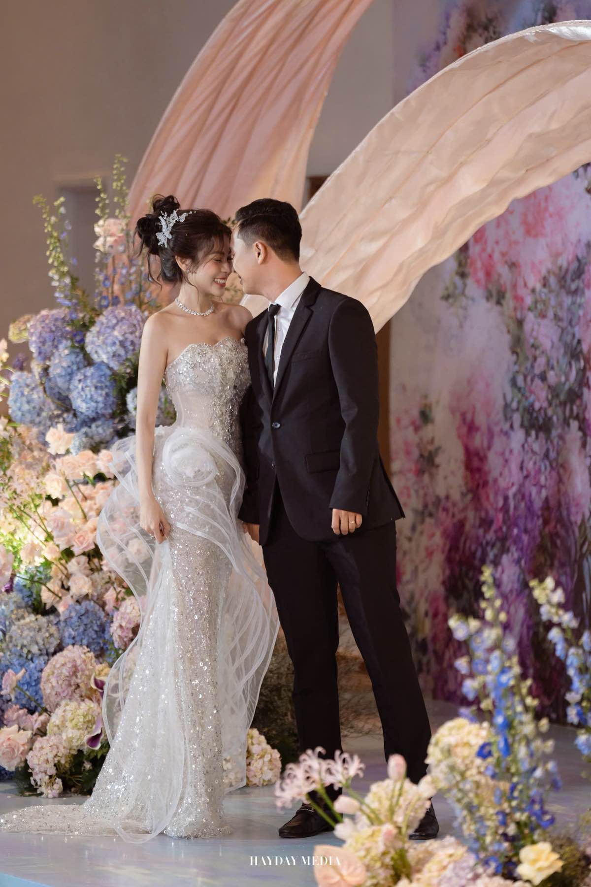 1A.260.a-hau-nguyen-hoang-phuong-uyen-chon-binh-uyen-202500007