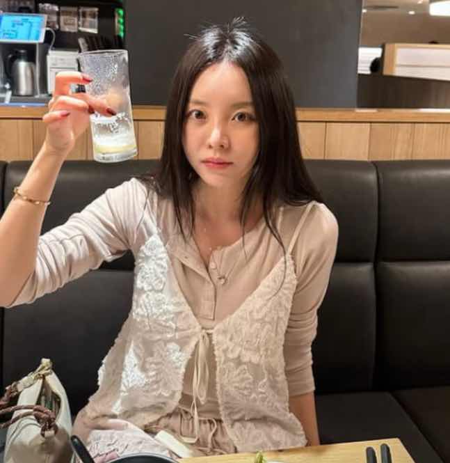 1A.278.jung-ji-woo-sister-jhope-bts-truyen-thong-spotlight-vietnam-00001