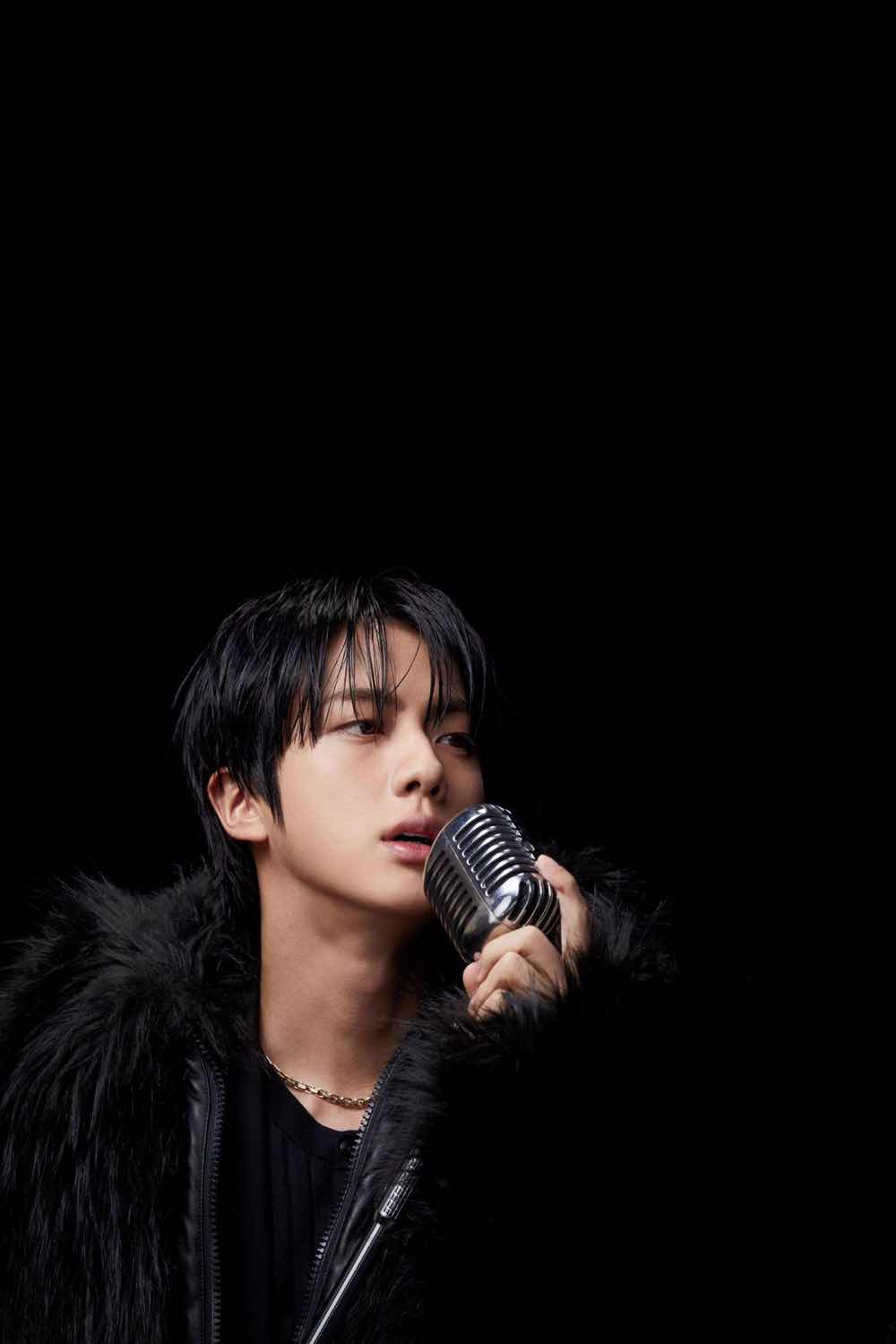 1A.297.kim-seok-jin-bts-truyen-thong-spotlight-vietnam00001
