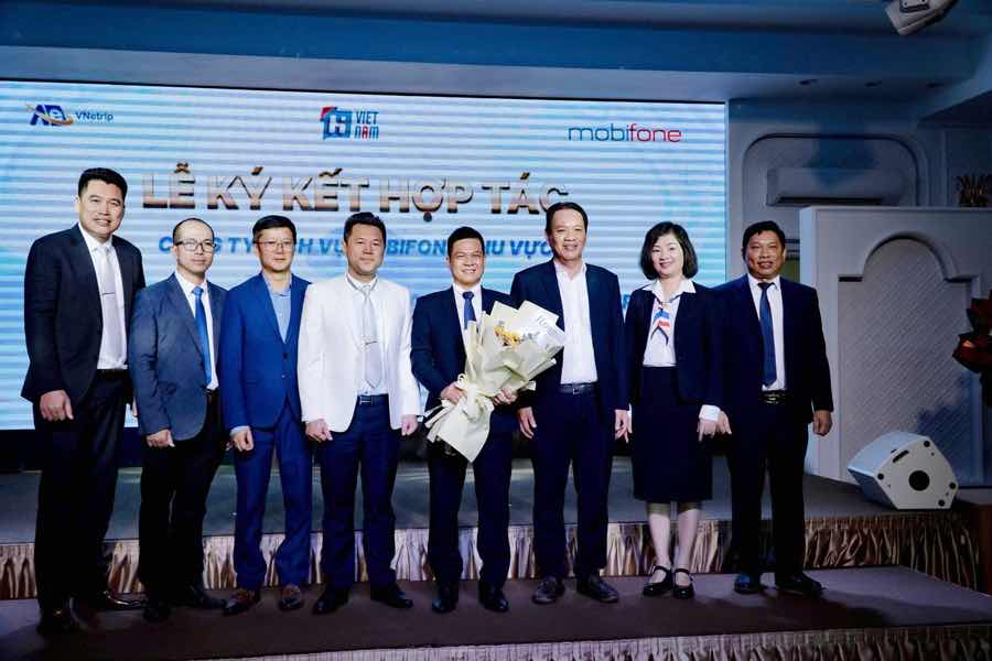 1A.300.mobifone-truyen-thong-spotlight-vietnam00001