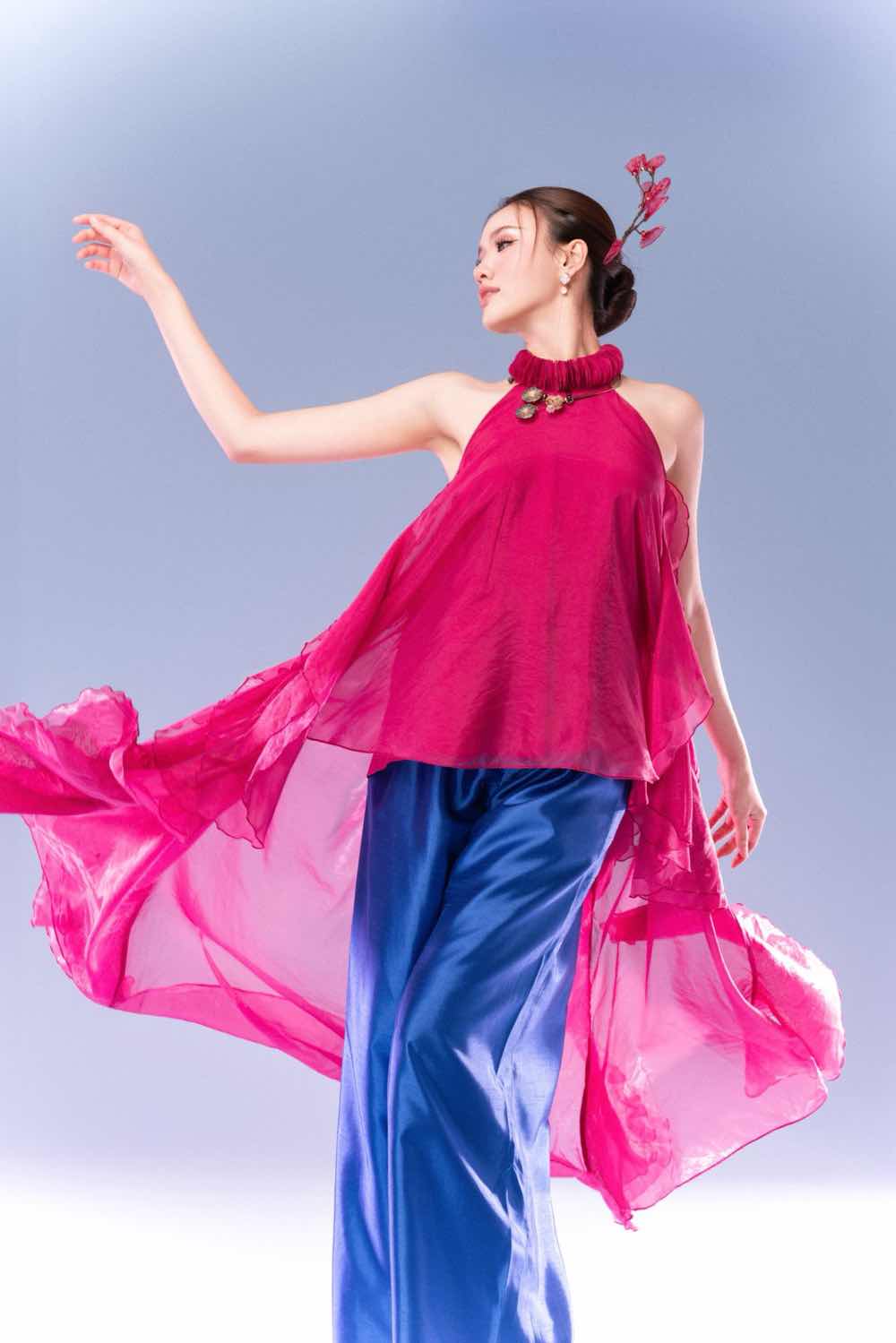 1A.304.trinh-my-anh-thi-tai-nang-miss-earth-2025-truyen-thong-spotlight-vietnam00015