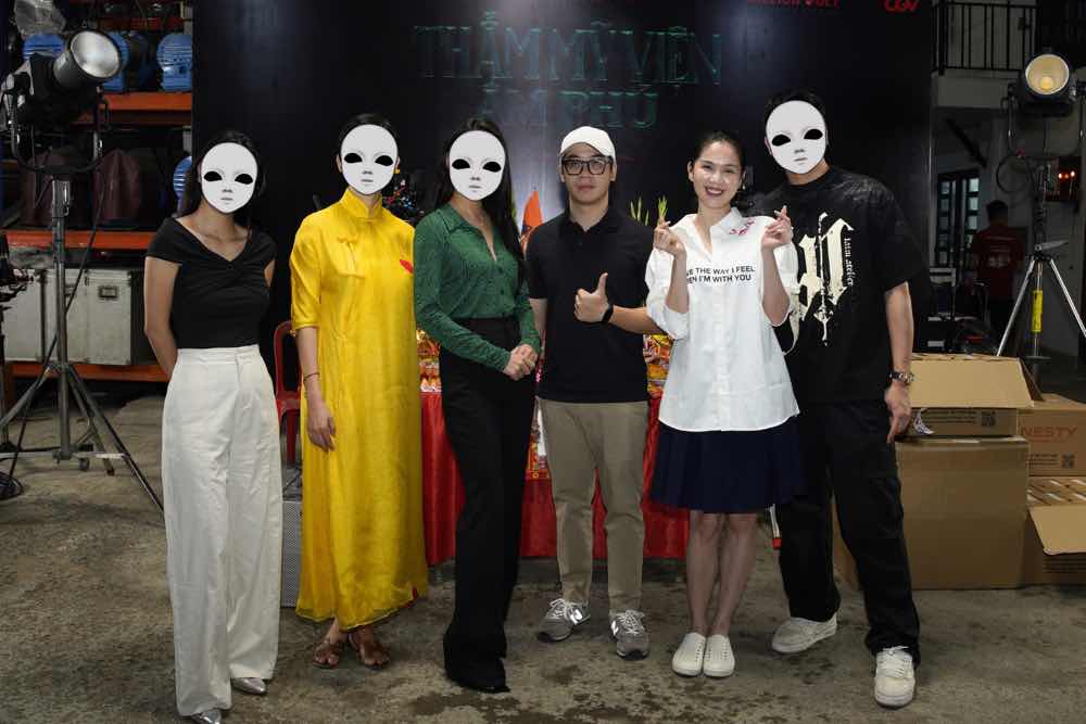 1A.307.ngoc-trinh-dong-phim-tham-my-vien-am-phu-truyen-thong-spotlight-vietnam00005