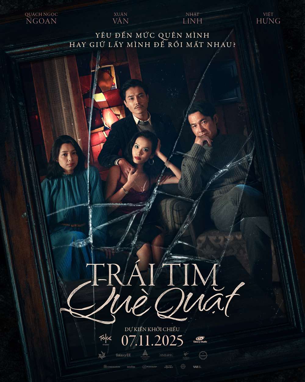 1A.308.Xuan-van-trai-tim-que-quat-truyen-thong-spotlight-vietnam00004