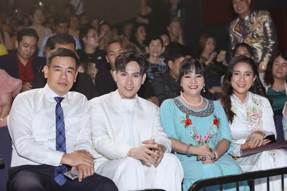 1A.424.nguyen-vu-say-mot-doi-vi-em-truyen-thong-spotlight-vietnam00003