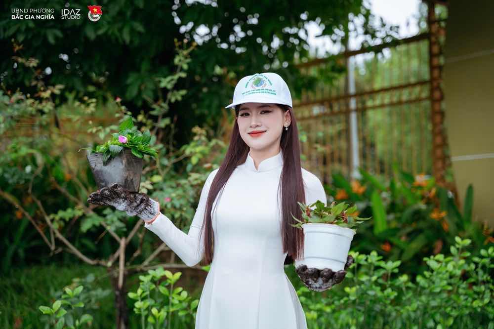 1A.550.hoa-hau-tran-thi-my-linh-truyen-thong-spotlight-vietnam00001