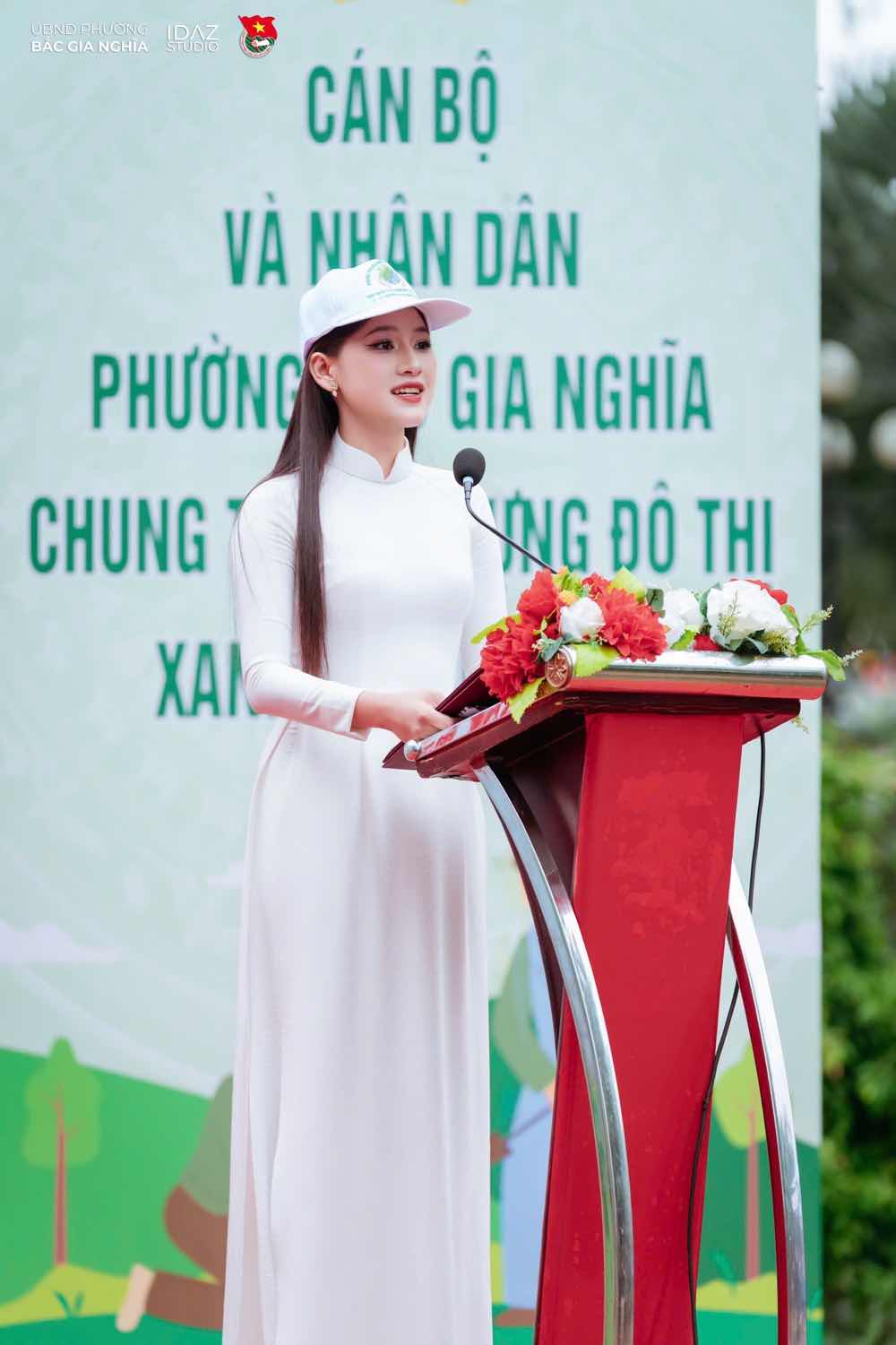 1A.550.hoa-hau-tran-thi-my-linh-truyen-thong-spotlight-vietnam00013