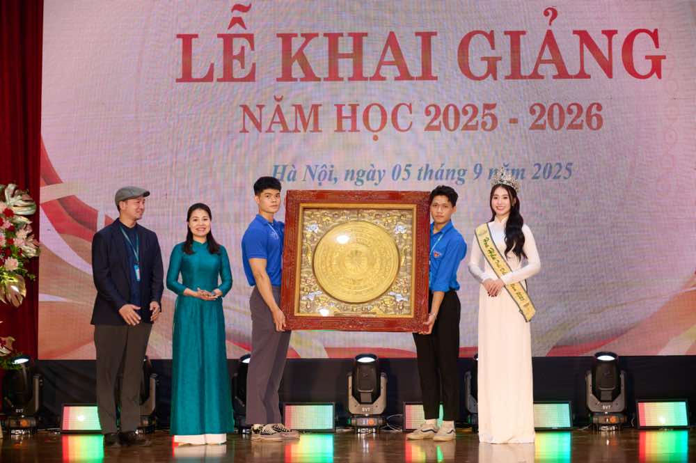 1A.588.hoa-hau-tra-dat-vietnam-ngo-thi-tram-anh-spotlight-vietnam-06-09-2025 luc 083826 7