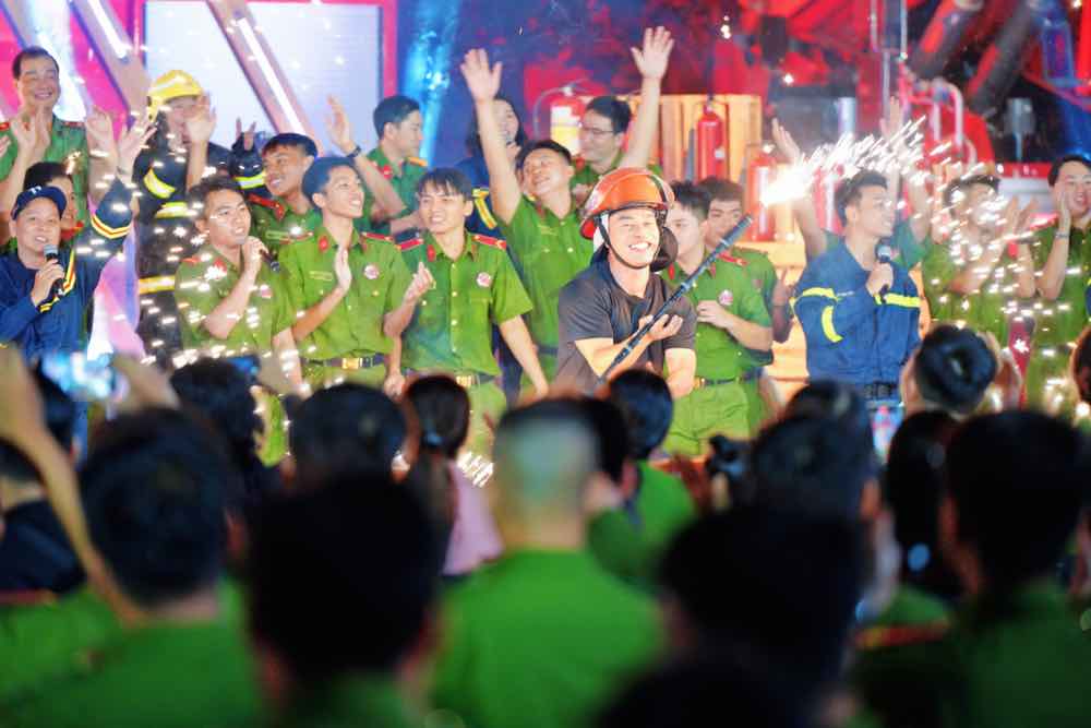 1A.600.spotlight-vietnam-2025-chien-si-qua-cam28