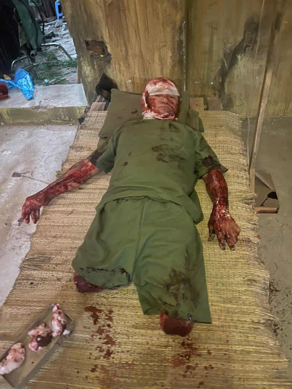 1A.610.mua-do-spotlight-vietnam3