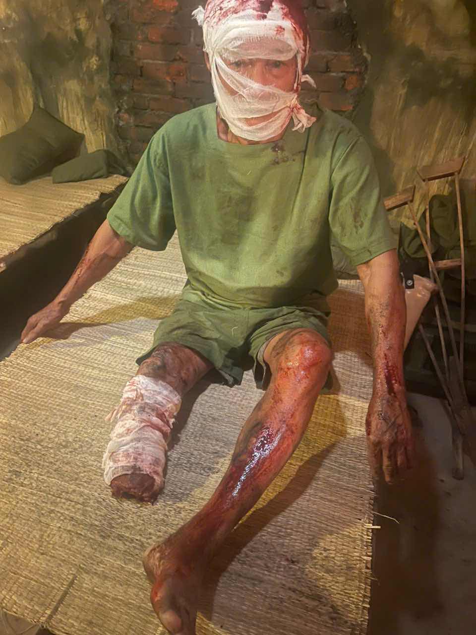 1A.610.mua-do-spotlight-vietnam4