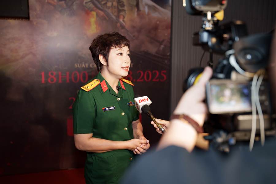1A.621.mua-do-spotlight-vietnam-96