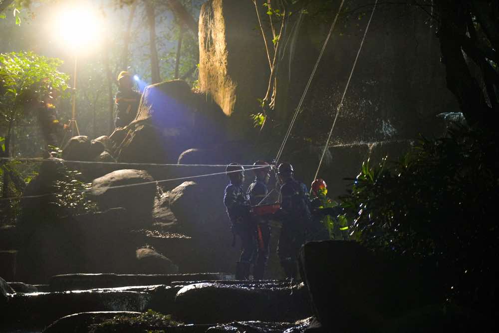 1A.624.chien-si-qua-cam-spotlight-vietnam3
