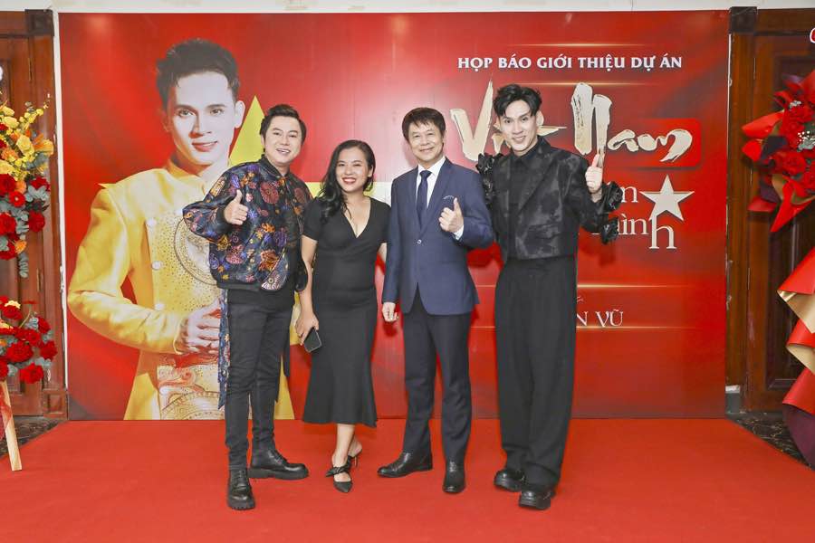 1A.679.nguyen-vu-ra-mat-34-ca-khuc-spotlight-vietnam1