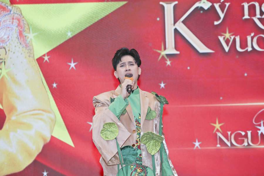1A.679.nguyen-vu-ra-mat-34-ca-khuc-spotlight-vietnam11