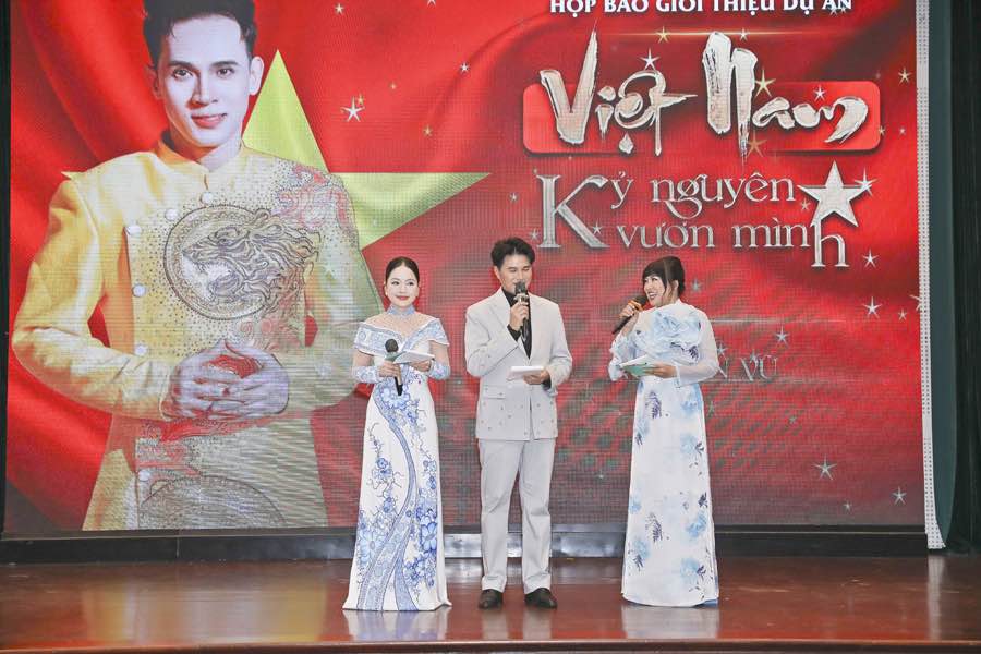 1A.679.nguyen-vu-ra-mat-34-ca-khuc-spotlight-vietnam12