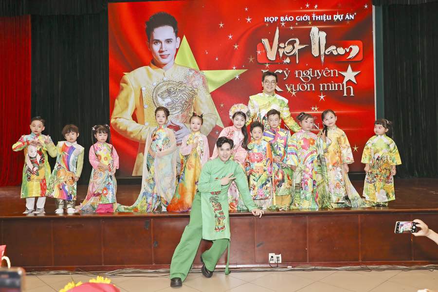 1A.679.nguyen-vu-ra-mat-34-ca-khuc-spotlight-vietnam13