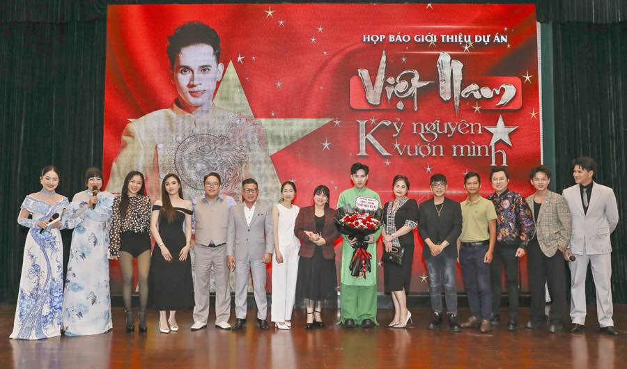 1A.679.nguyen-vu-ra-mat-34-ca-khuc-spotlight-vietnam14