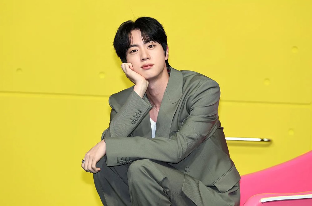1A.707.jin-BTS-profile-member-bts-in-army-2025-spotlight-vietnam-8.jpg