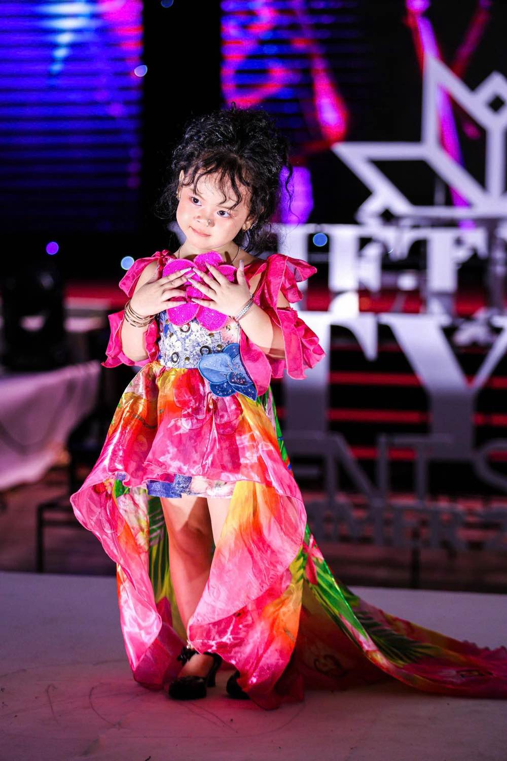 1A.716.viet-nam-style-talent-show-spotlight-vietnam-10