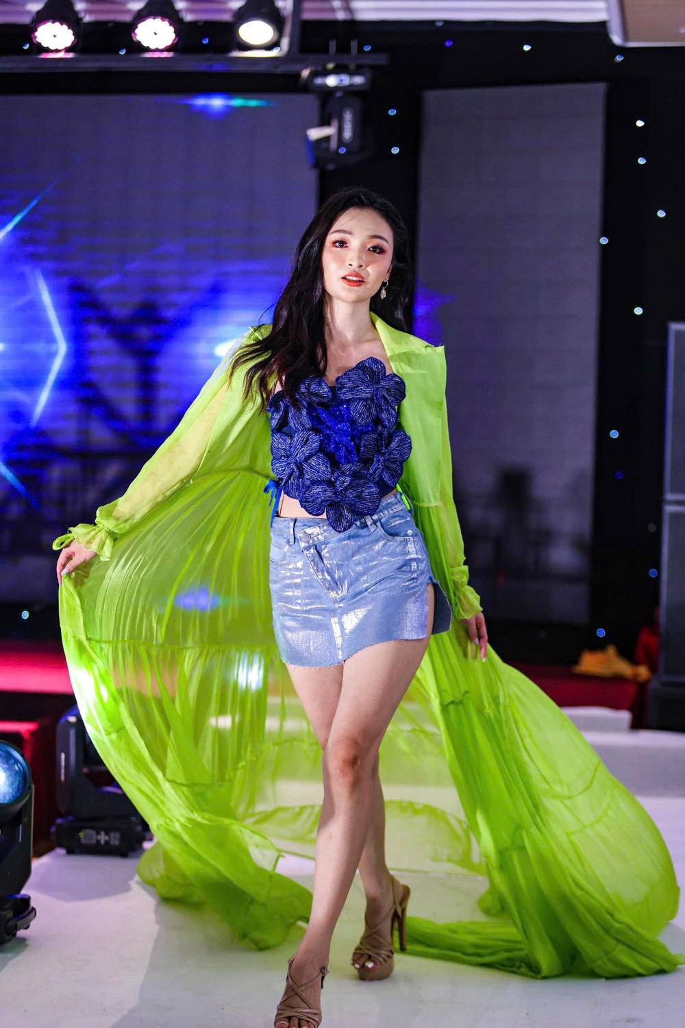 1A.716.viet-nam-style-talent-show-spotlight-vietnam-23