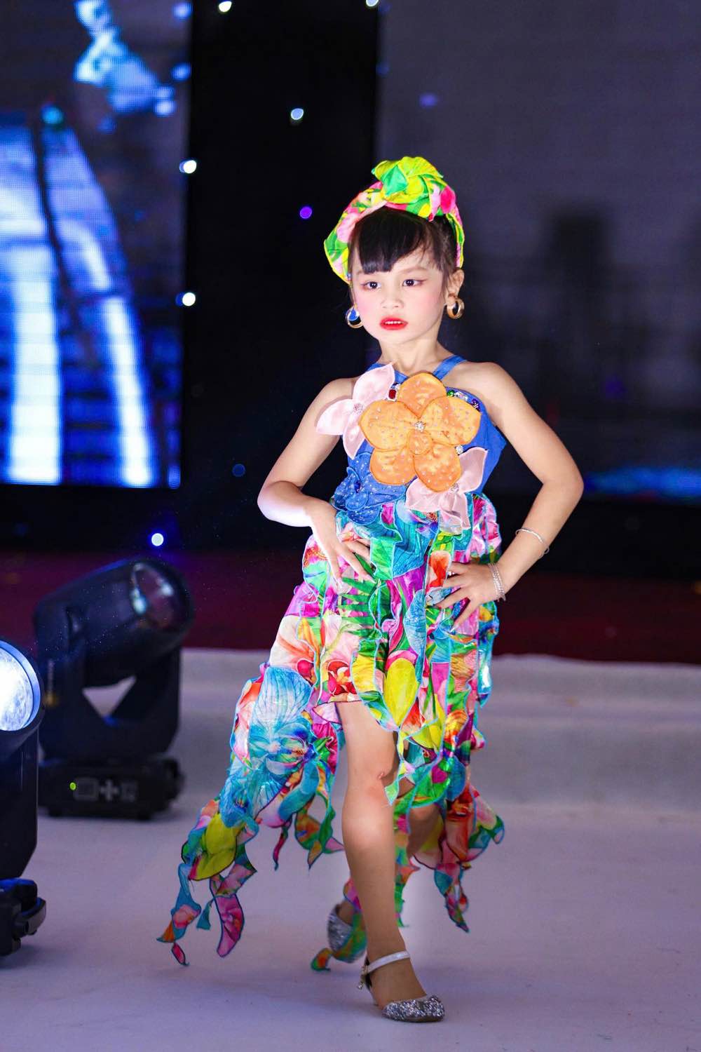 1A.716.viet-nam-style-talent-show-spotlight-vietnam-27