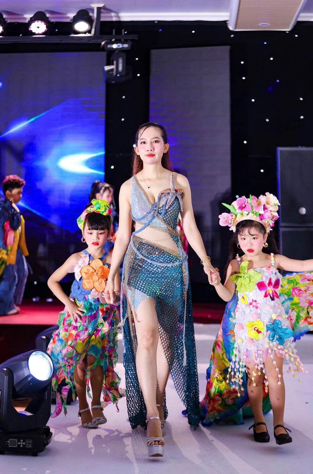 1A.716.viet-nam-style-talent-show-spotlight-vietnam-29