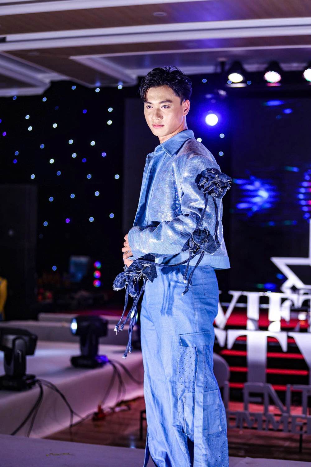 1A.716.viet-nam-style-talent-show-spotlight-vietnam-9