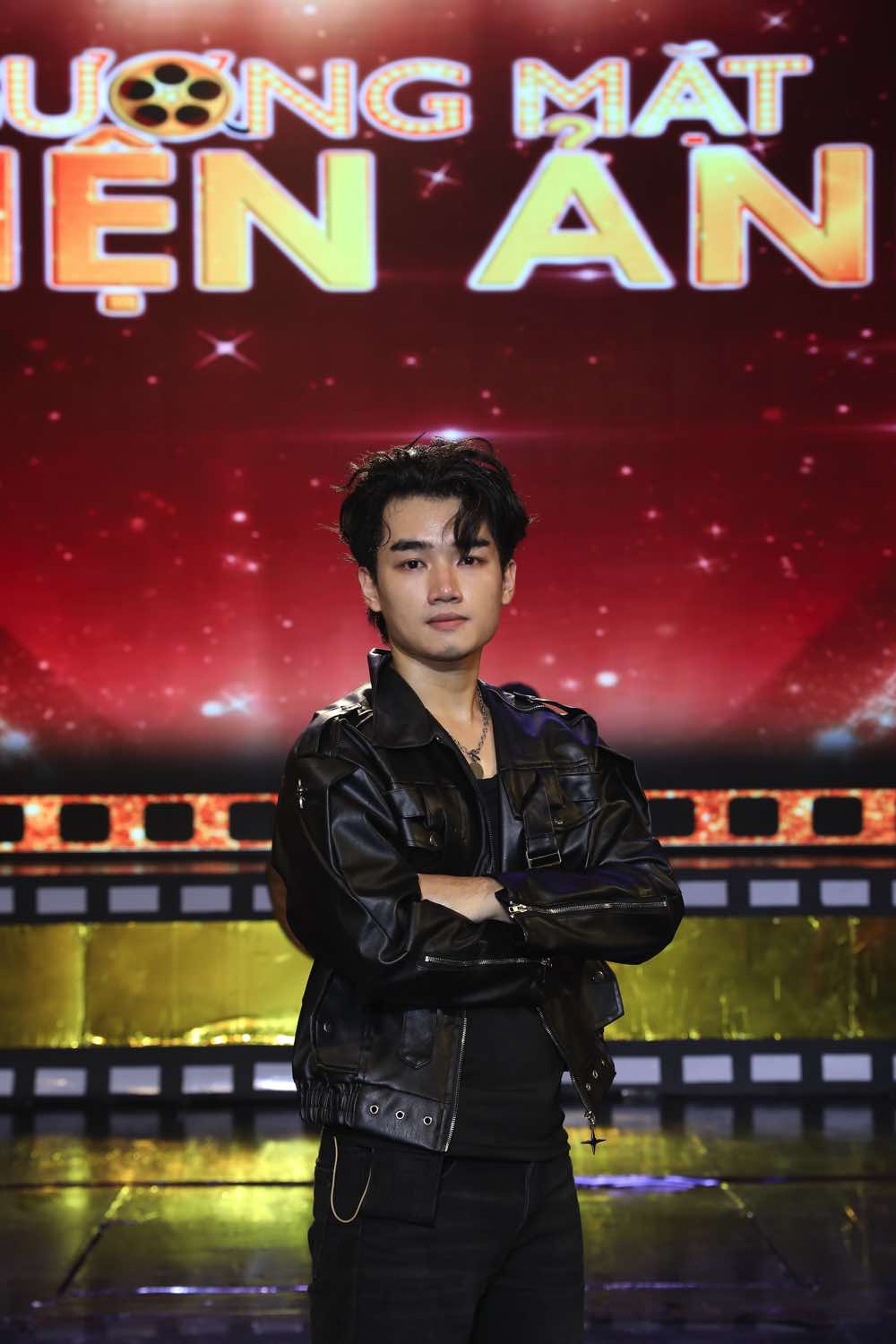 1A.765.quoc-khanh-spotlight-vietnam1
