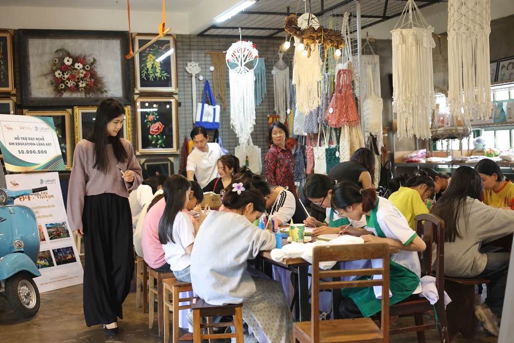 1A.778.phuc-anh-spotlight-vietnam13