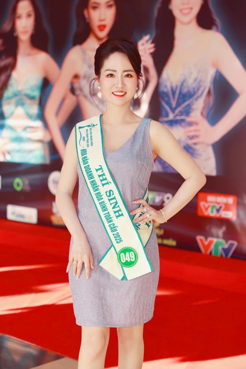 1A.803.le-thi-thuong-022-hoa-hau-doanh-nhan-hoa-binh-toan-cau-2025-spotlight-vietnam-2
