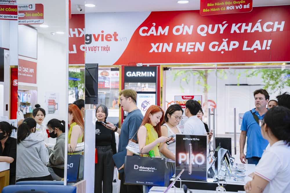 1A.807.iphone-cu-di-dong-viet-spotlight-vietnam3