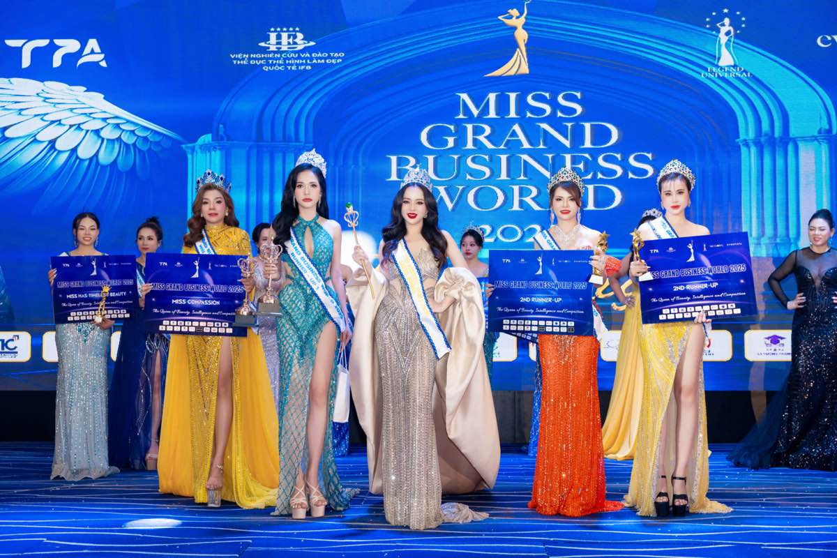 1A.812.a-hau-kieu-nhi-spotlight-vietnam21