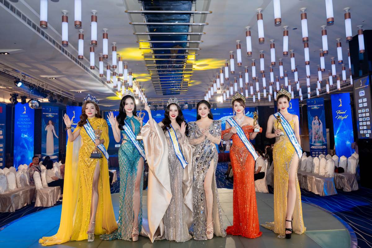 1A.812.a-hau-kieu-nhi-spotlight-vietnam22