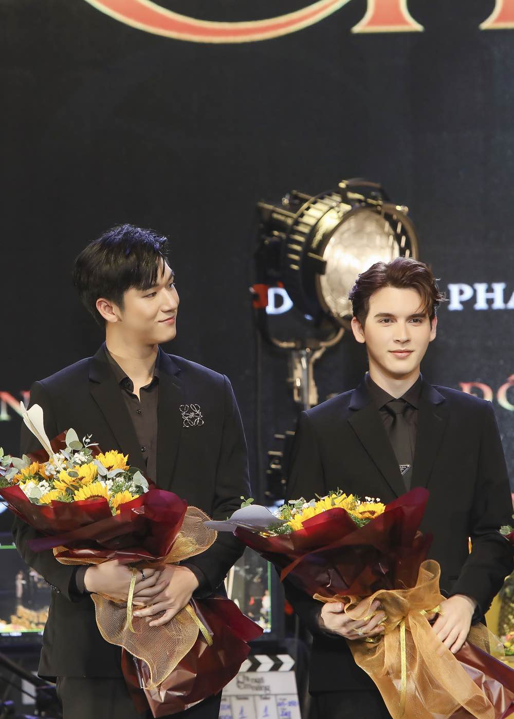1A.829.chi-nga-em-nang-Cap đoi MosBank-truyen-thong-spotlight-vietnam