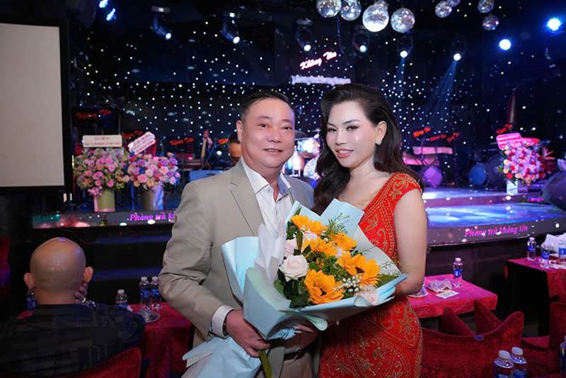 1A.835.ca-si-hai-ngoai-ha-ngoc-nhung-spotlight-vietnam3
