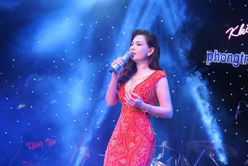 1A.835.ca-si-hai-ngoai-ha-ngoc-nhung-spotlight-vietnam7