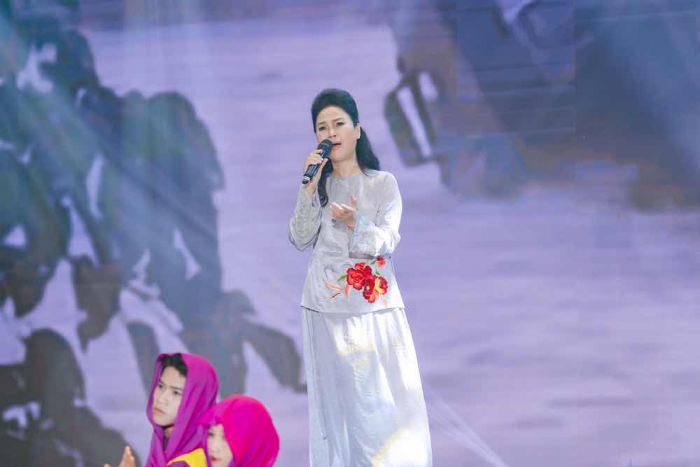 1a.102.tinh-nguoi-giua-bao-lu-5