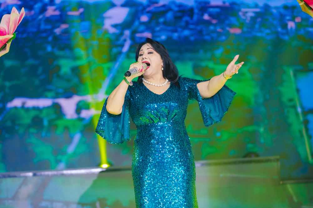 1a.102.tinh-nguoi-giua-bao-lu-6