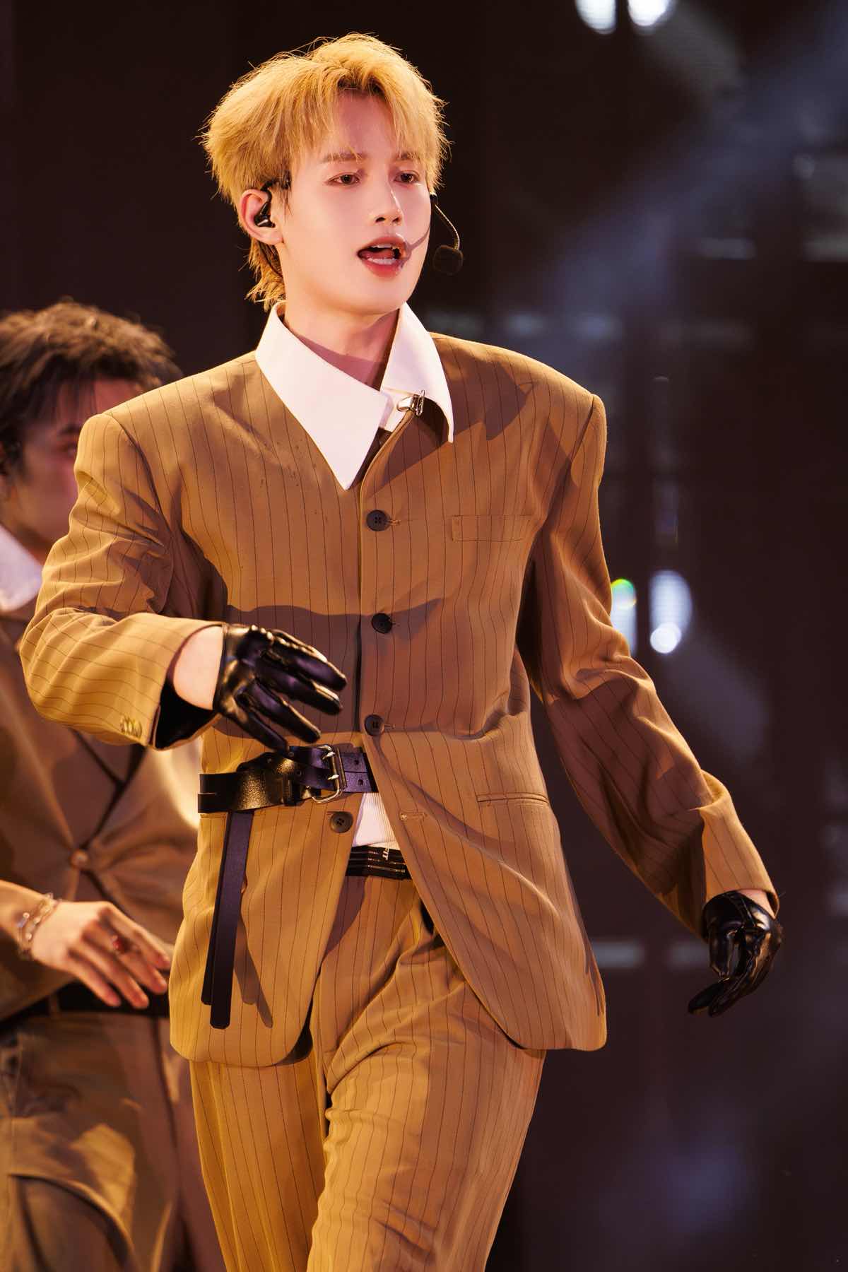 1a.105.ho-dong-quan-tan-binh-toan-nang-truyen-thong-spotlight-viet-nam-8