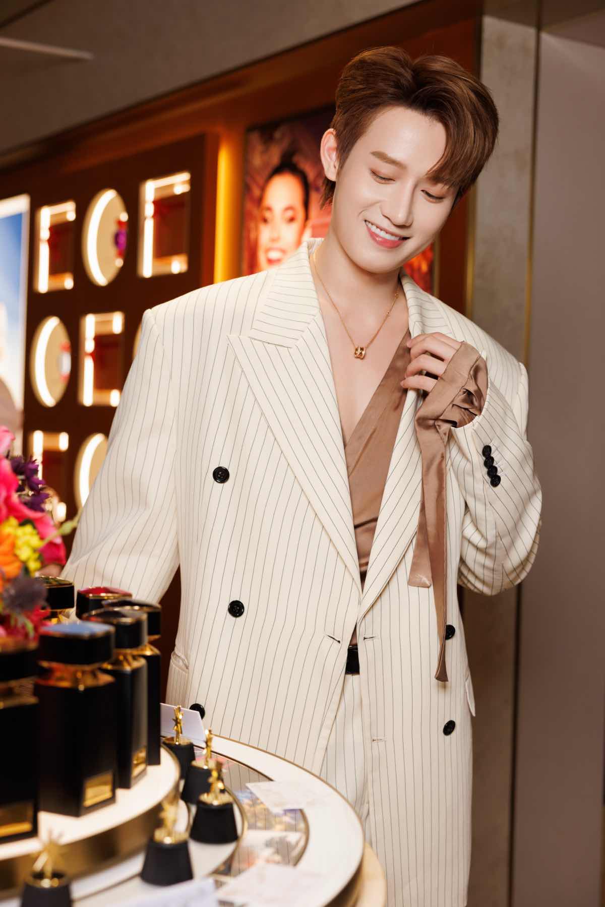 1a.105.ho-dong-quan-tan-binh-toan-nang-truyen-thong-spotlight-viet-nam-9