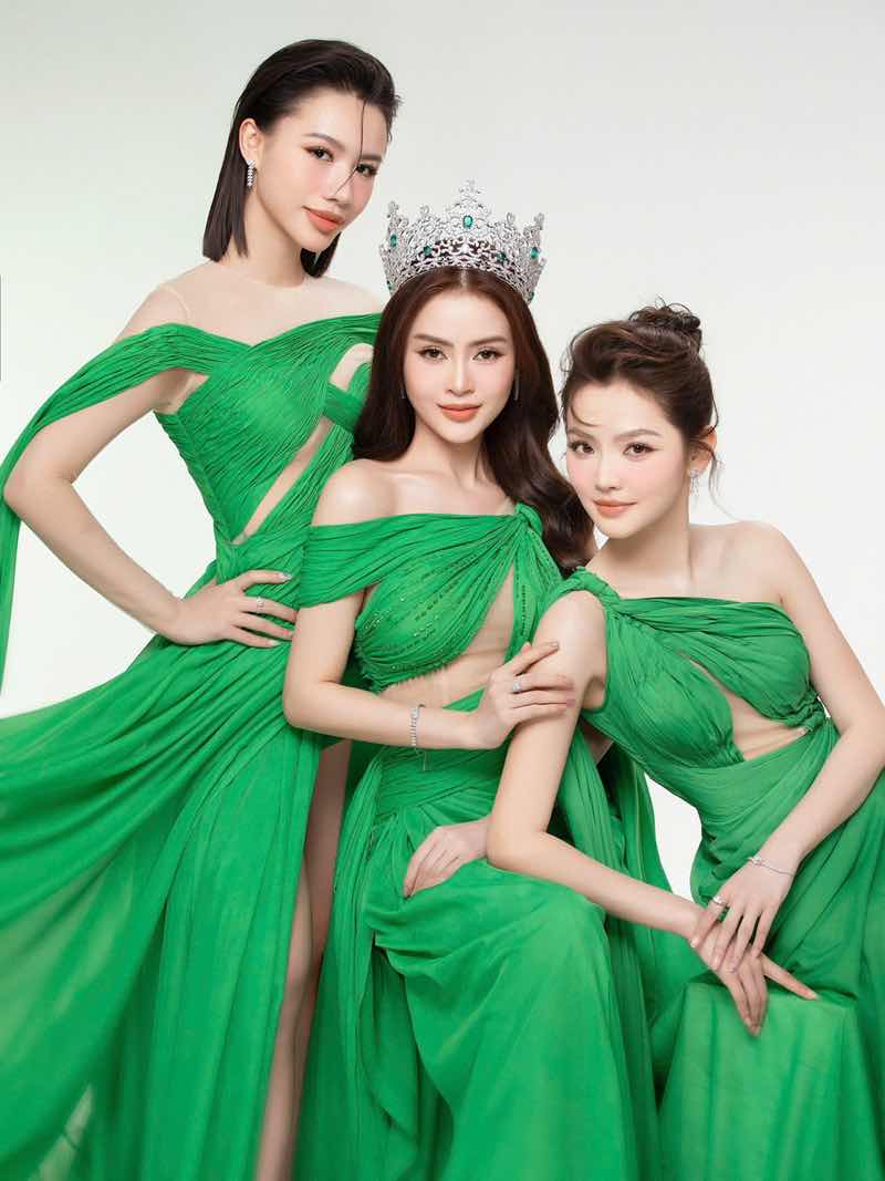 1a.108.top 3 hoa hau du lich viet nam toan cau mua 1  1