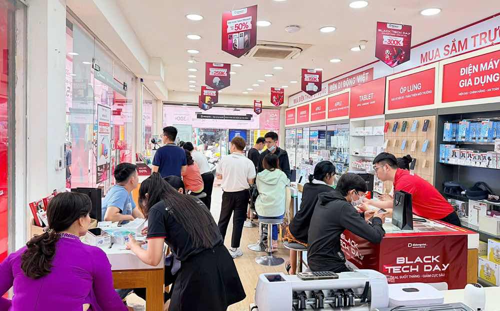 1a.138.Khach hang-di-dong-viet-truyenn-thong-spotlight-vietnam