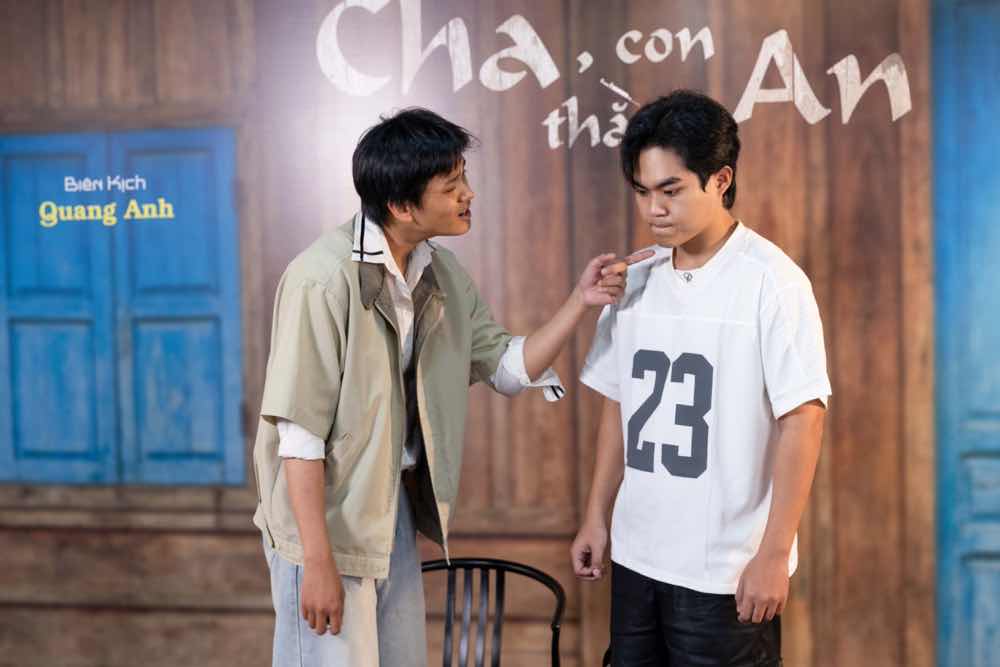 1a.14.Dien vien Quang Anh-cha-con-thang-an-