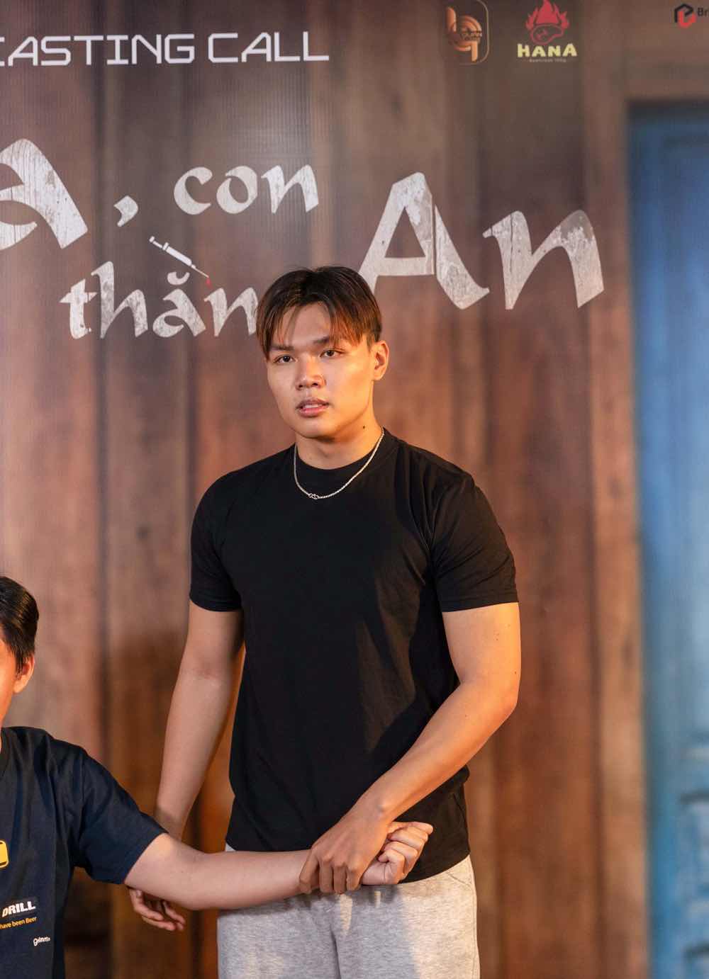 1a.14.Quang Huy-cha-con-thang-an-