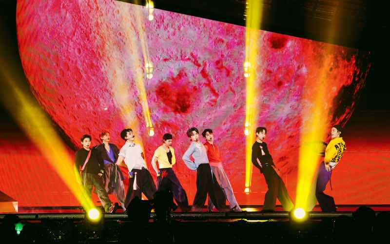 1a.140.San khau bung no cua tiet muc Guong vo lam lanh4